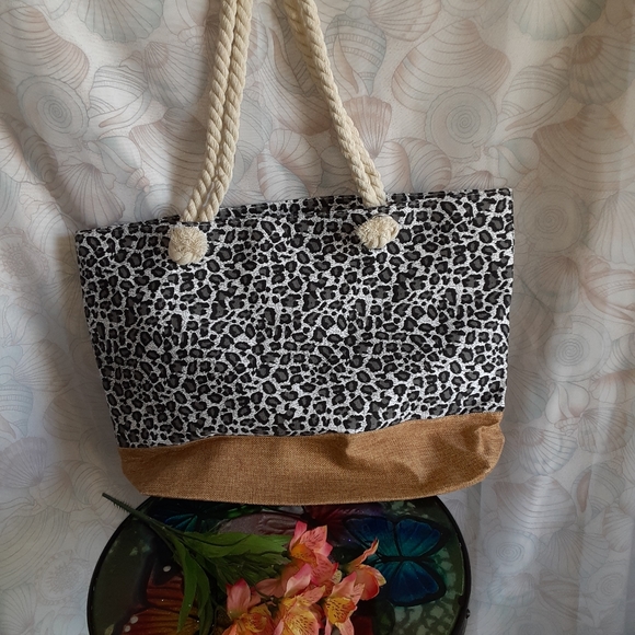 Leopard Print Tote - Picture 2 of 4